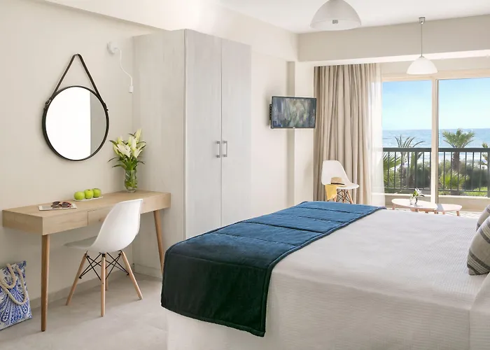 Отель Louis Paphos Breeze 4*