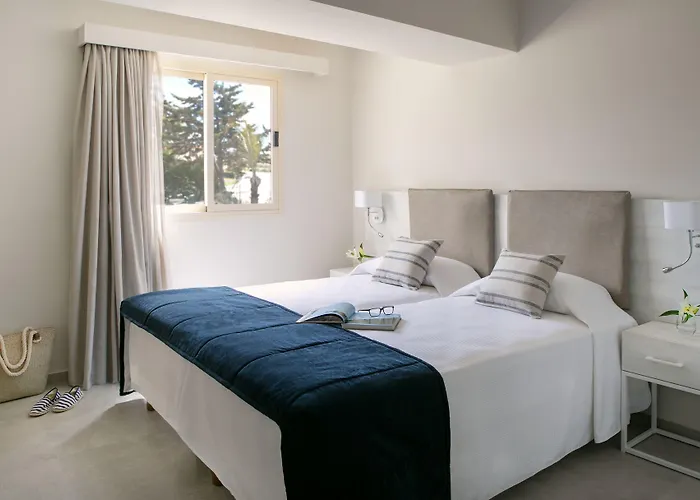 Louis Paphos Breeze Хлоракас