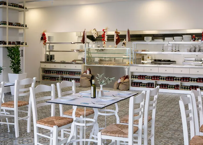 Louis Paphos Breeze Хлоракас