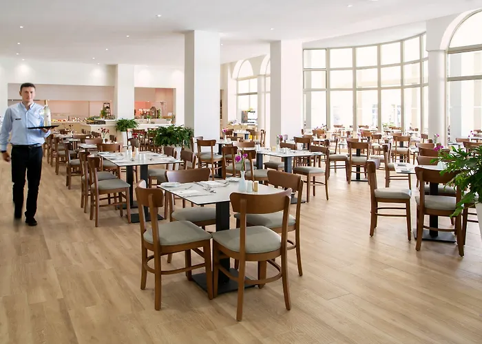 Louis Paphos Breeze Отель 4*