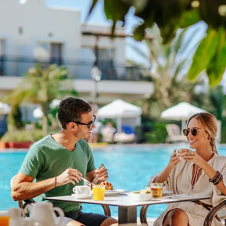 Louis Paphos Breeze Hotel 4*